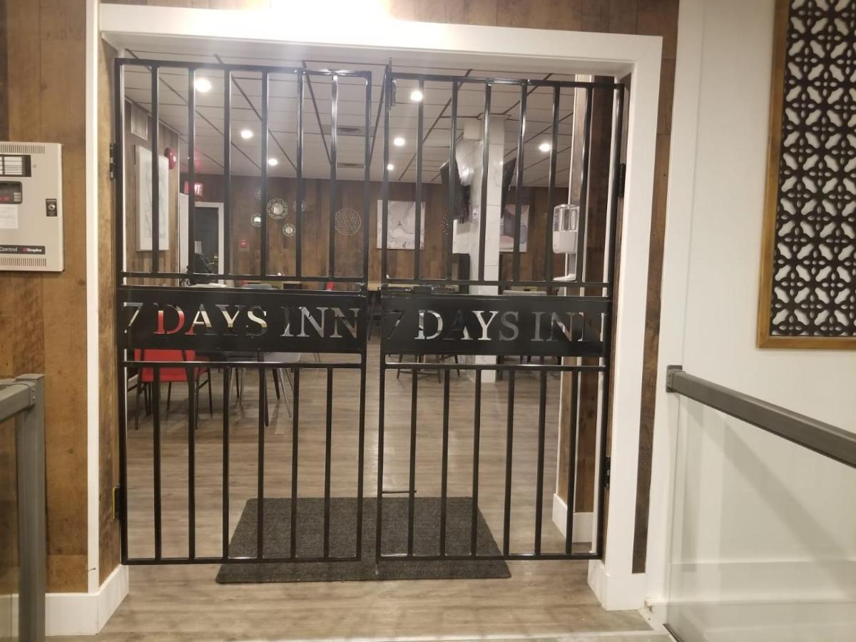 7 Day'S Hotel Lamont Exterior photo