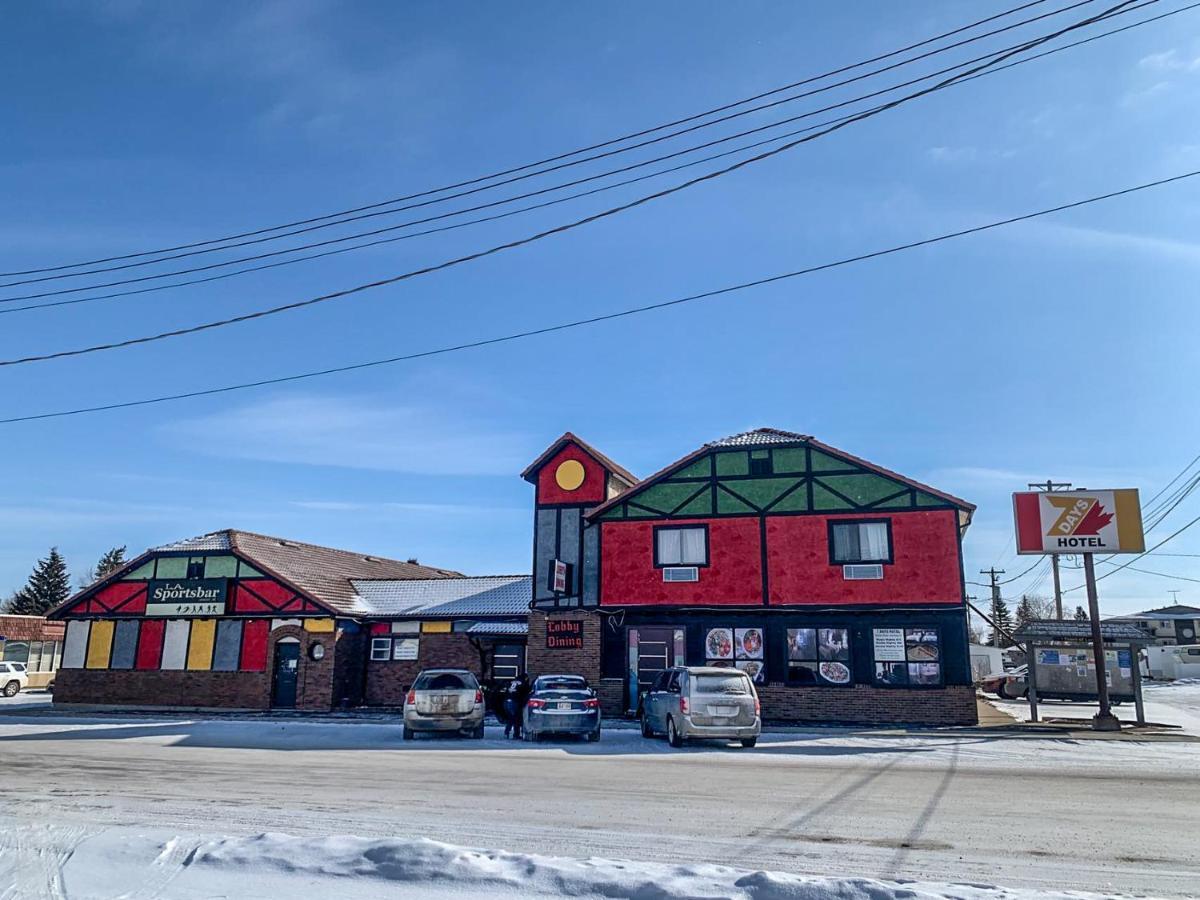 7 Day'S Hotel Lamont Exterior photo